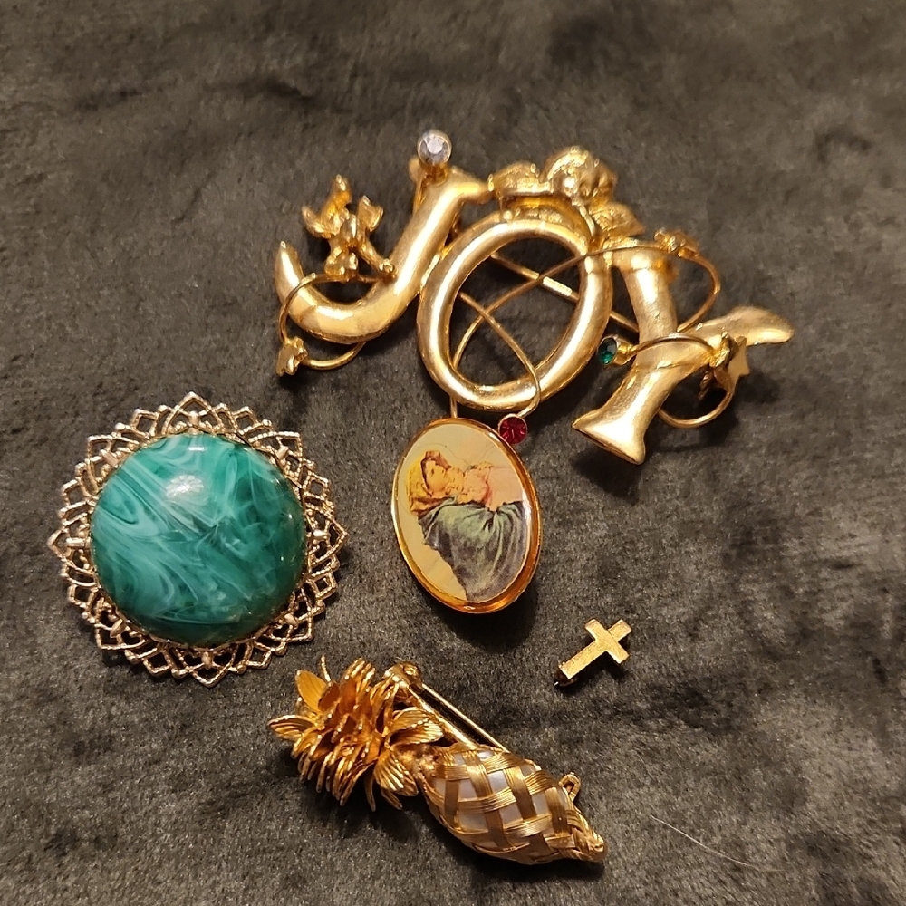 Vintage Gold and Green Brooch Lot